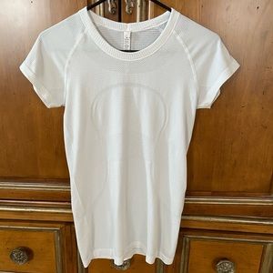 Lululemon Swiftyly Tech Short sleeve shirt